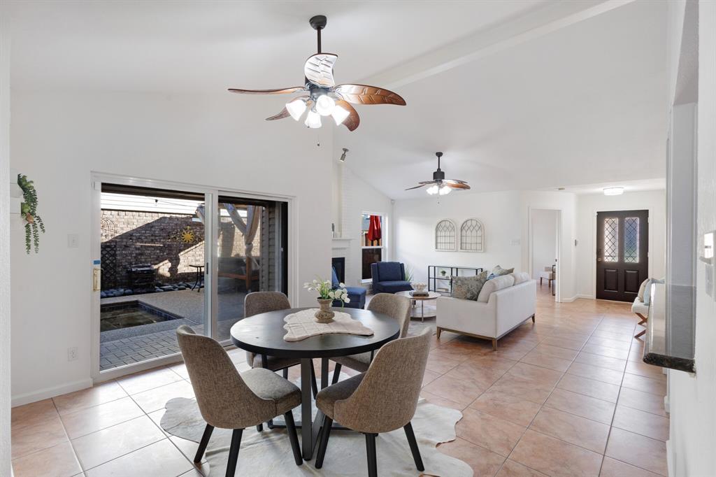 1417 Autumn Chase Square