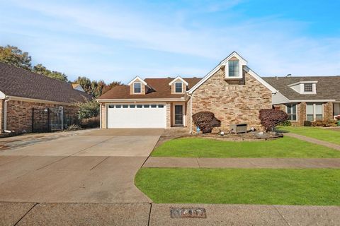 Photo of 1417 Autumn Chase Square, Bedford, TX 76022 (MLS # 21086383)