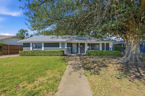 Photo of 1808 Robin Drive, Sherman, TX 75092 (MLS # 21360111)