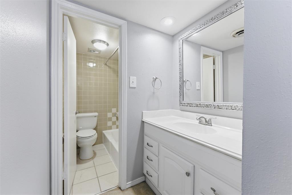 Castillian Condo The - Residential