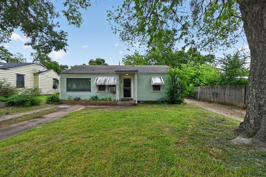 Opportunity awaits in the heart of Ft Worth! This 3-bed, 1-bath, 1,682 sq ft home sits on a generous 7,100 sq ft lot with a detached garage and mature shade trees offering strong potential for investors or buyers ready to take on a renovation project. 


Conveniently located less than 10 minutes from TCU's campus, 10 minutes to Downtown Fort Worth, and 15 minutes to the world-famous Stockyards. 


With solid bones and a generous lot size, this home is ideal for a flip, rental, or custom renovation. A great opportunity to add value in a rapidly growing area.