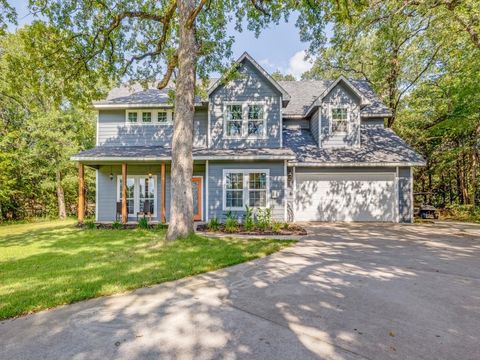 A home in Lake Kiowa