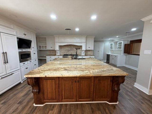 2101 Shoreline Drive