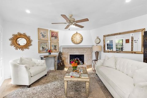 5200 Martel Avenue 32B Dallas TX 75206