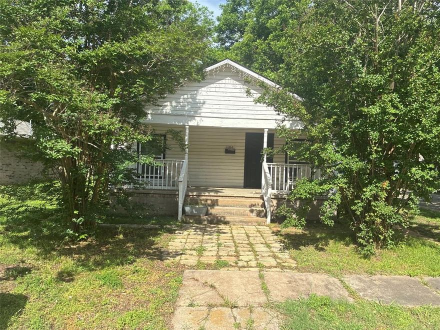 This charming 3 bed 1 bath house is located near downtown Paris Tx. It is the perfect location and just a short drive to enjoy all of the events that happen downtown and you get to enjoy all the wonderful Restaurant's while you are there. This house also includes a beautiful front porch where you can drink your coffee in the mornings and feel the nice morning breeze. 

 It will be a corner lot, the house is white with front covered front porch. Next door will be a new house built next to it.