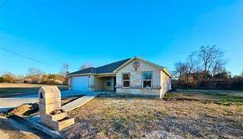 Photo of 106 Country Club Drive, Marlin, TX 76661 (MLS # 21203350)
