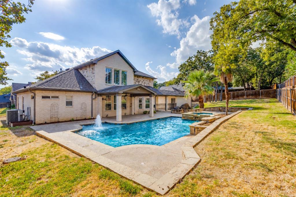 908 Bridle Path