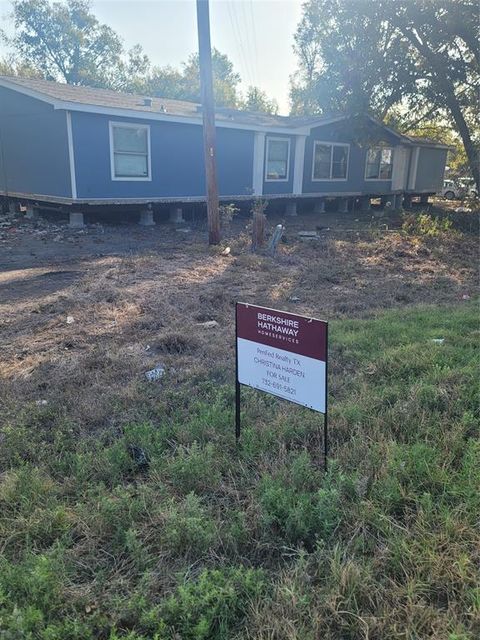 A home in Kerens