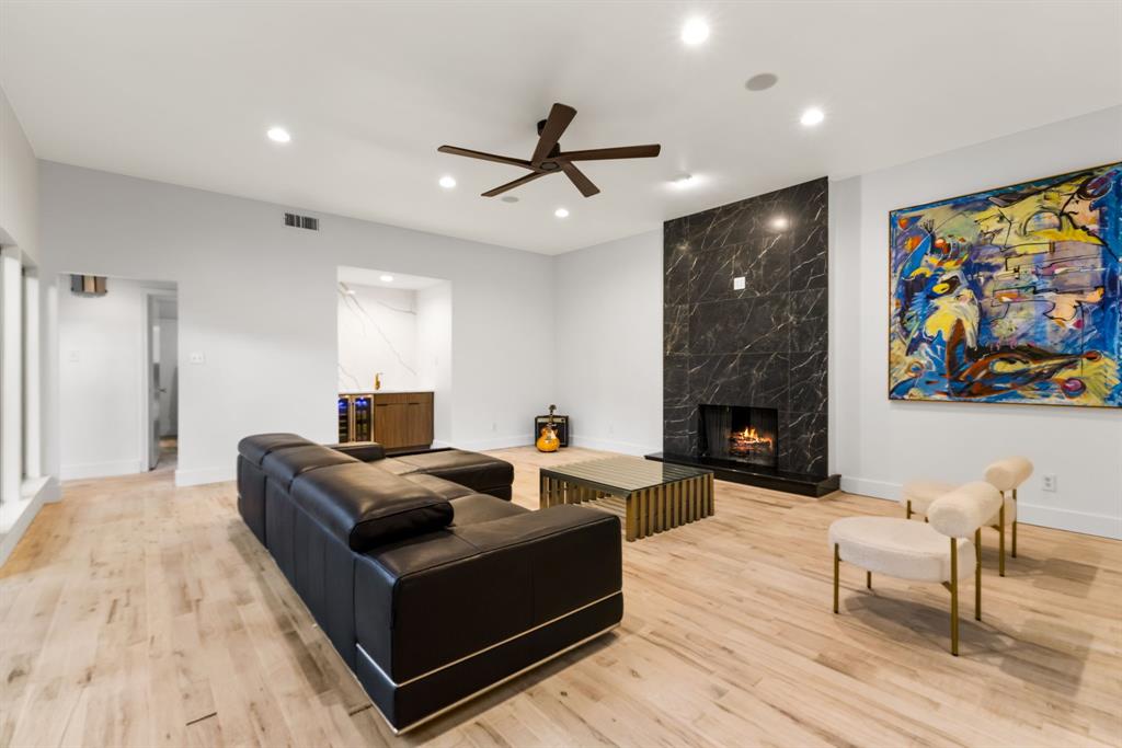9415 Hill View Drive