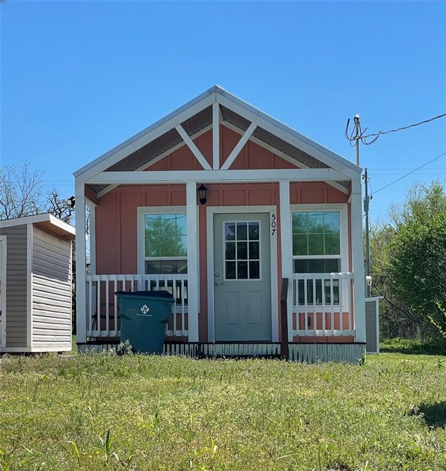 Owner Financing Available 20% Down Payment 10% Interest 12 year note.  This property includes an additional lot ready for additional tiny home! 
Images of interior may not be of the actual subject property.Discover the allure of urban living with this stylish tiny home located in a quiet neighborhood minutes away from HWY 287 for an easy commute to restaurants and boutiques. Thoughtfully designed to maximize space, this modern gem boasts an open concept layout. Unwind in the cozy living area or whip up gourmet meals in the efficient kitchen. Convenient location mixed with contemporary charm, this urban oasis is the perfect place to call home for those who crave seclusion with a touch of sophistication.