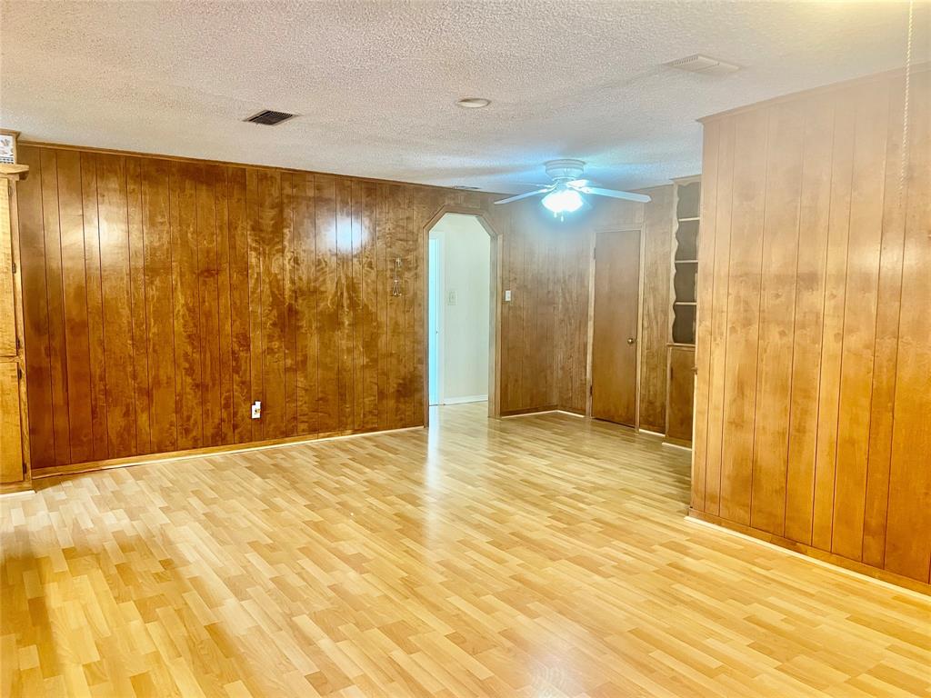 E Heisenhelter Surv Abs #557 - Residential