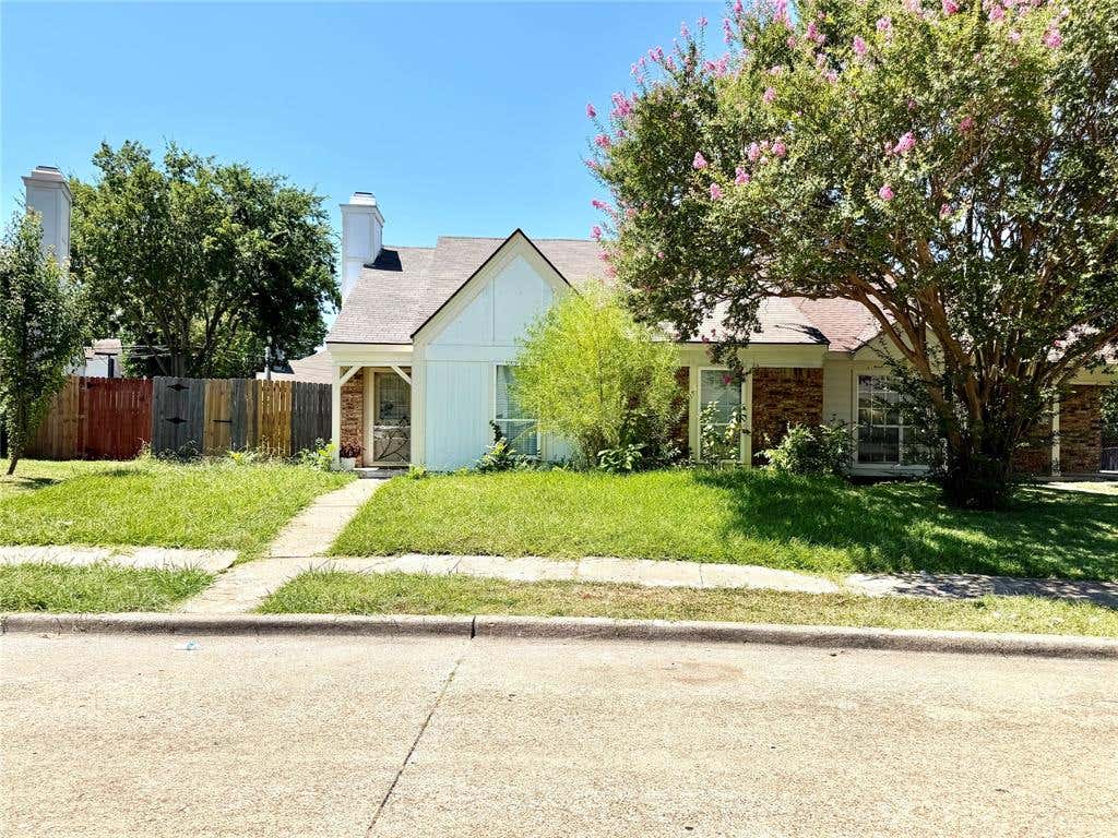 Photo of 817 Colchester Drive, Mesquite, TX 75149 (MLS # 21343063)