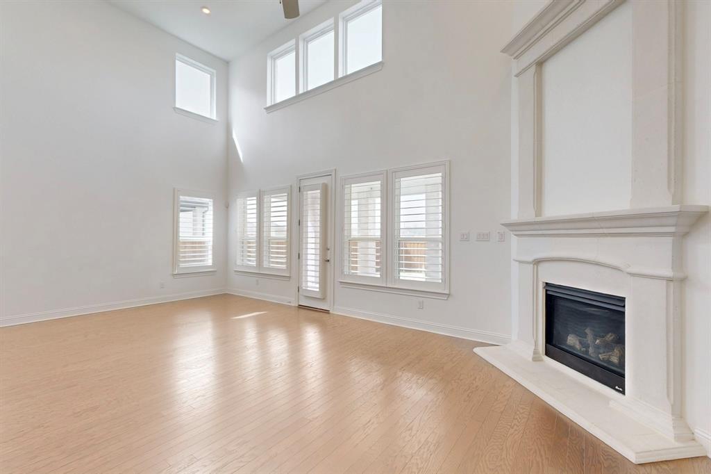 THE RETREAT AT STONEBRIAR - Residential