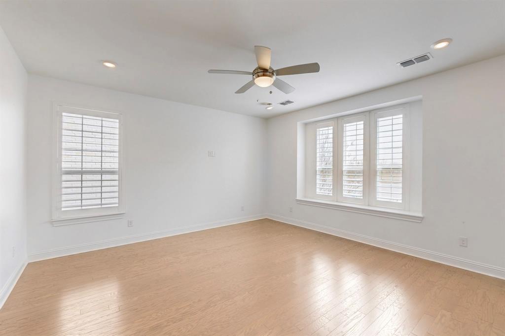 THE RETREAT AT STONEBRIAR - Residential