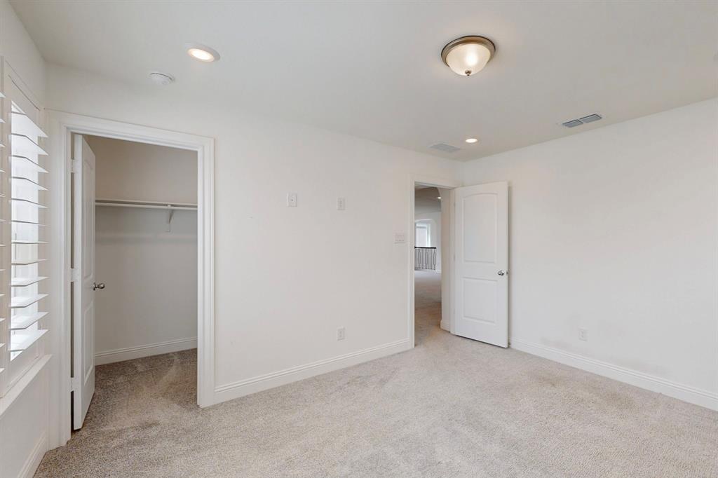 THE RETREAT AT STONEBRIAR - Residential