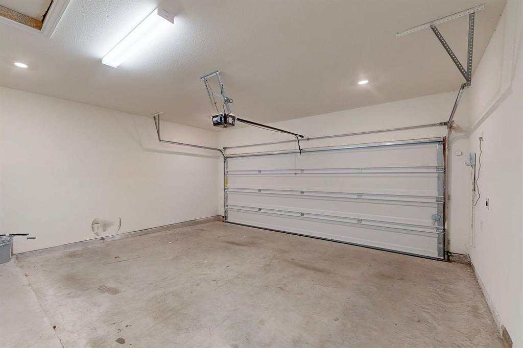 THE RETREAT AT STONEBRIAR - Residential