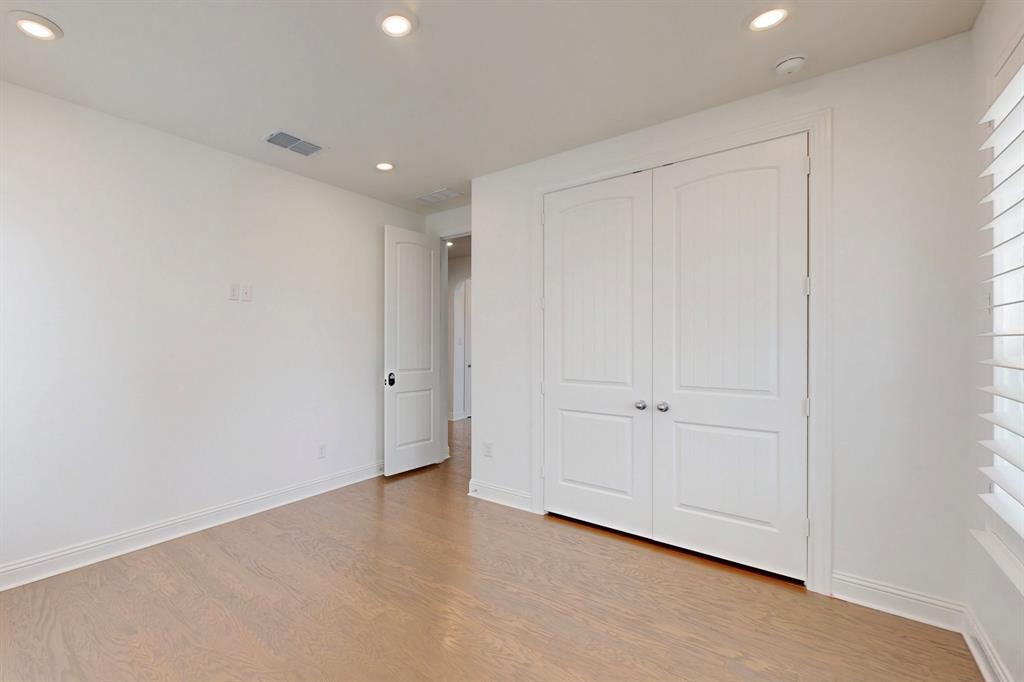 THE RETREAT AT STONEBRIAR - Residential