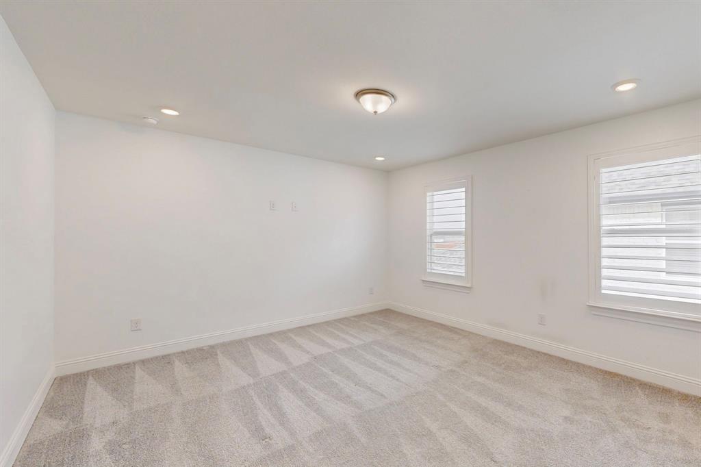 THE RETREAT AT STONEBRIAR - Residential