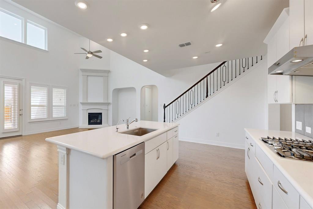 THE RETREAT AT STONEBRIAR - Residential