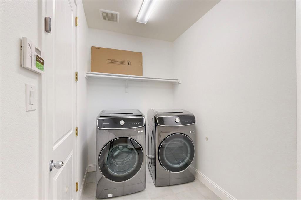 THE RETREAT AT STONEBRIAR - Residential