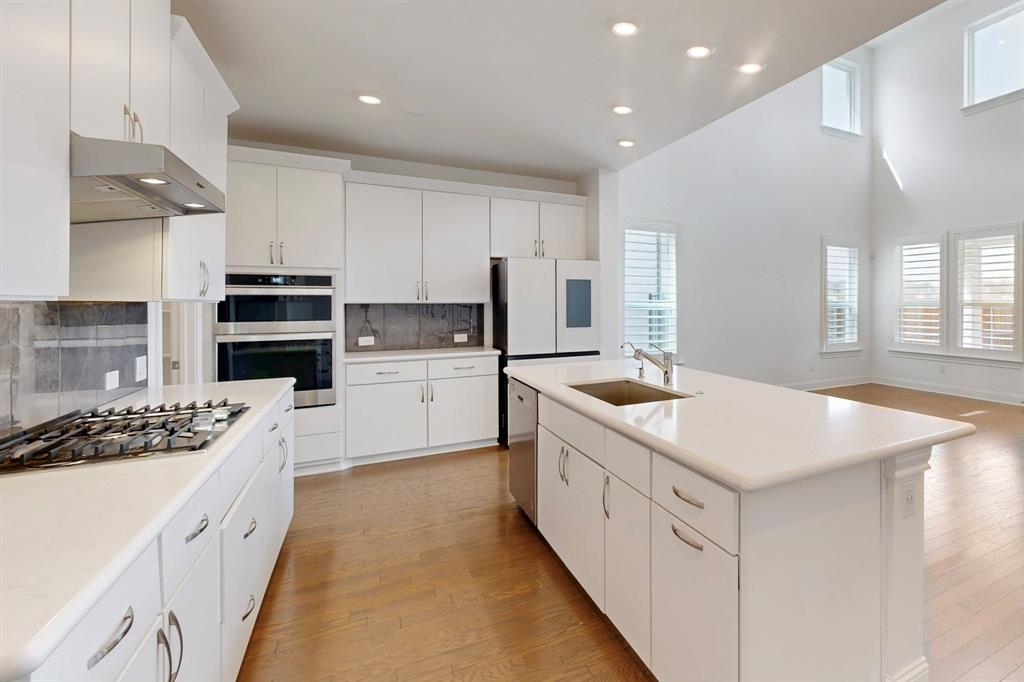 THE RETREAT AT STONEBRIAR - Residential