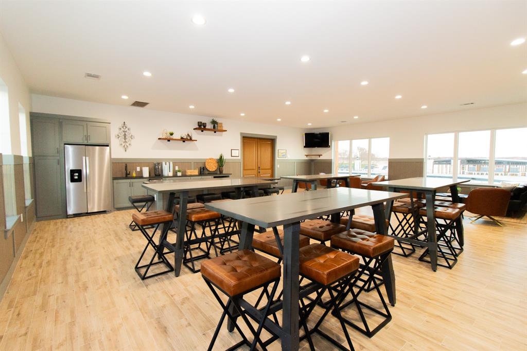 Waterfront Club - Land