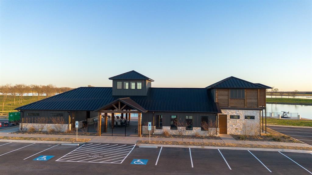 Waterfront Club - Land