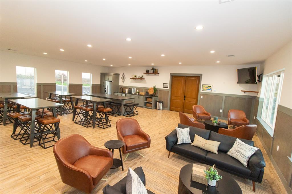 Waterfront Club - Land