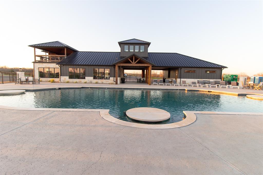 Waterfront Club - Land