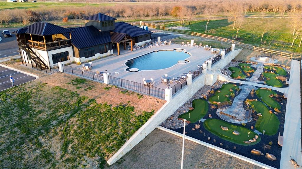 Waterfront Club - Land