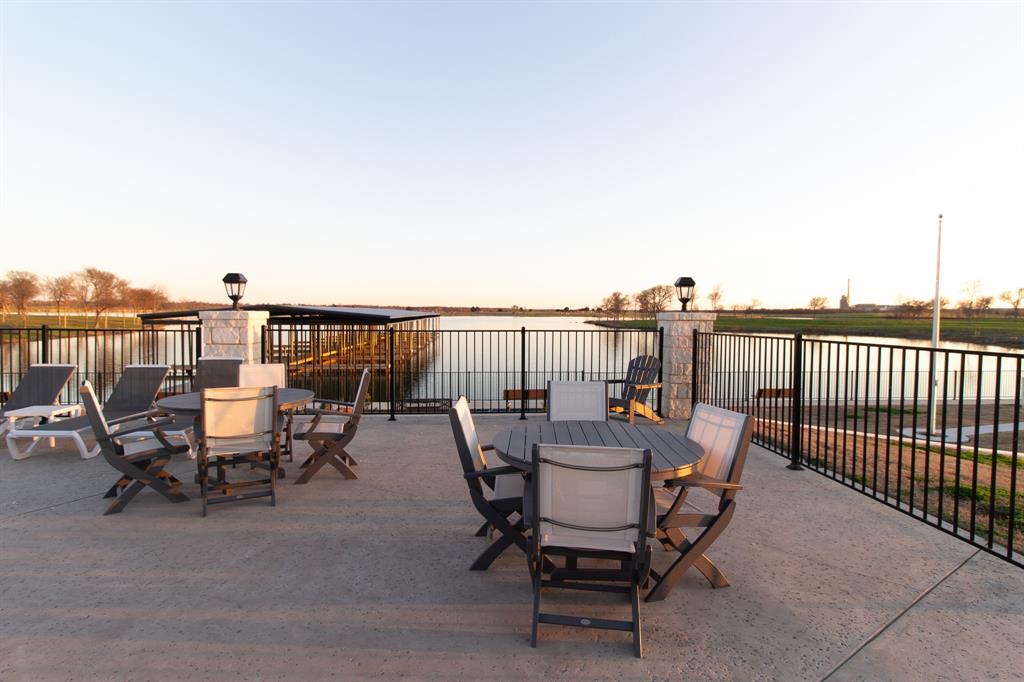 Waterfront Club - Land