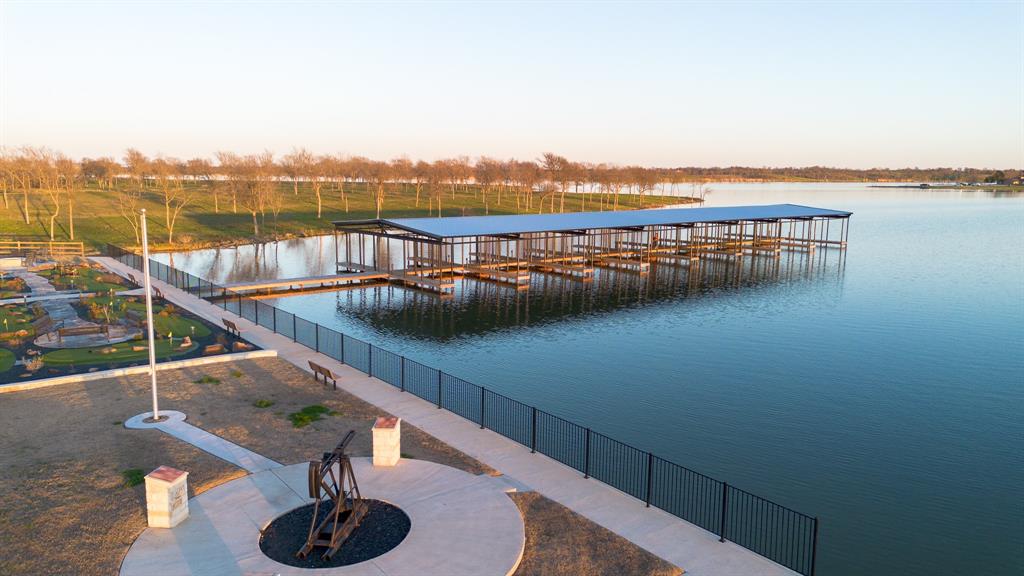 Waterfront Club - Land