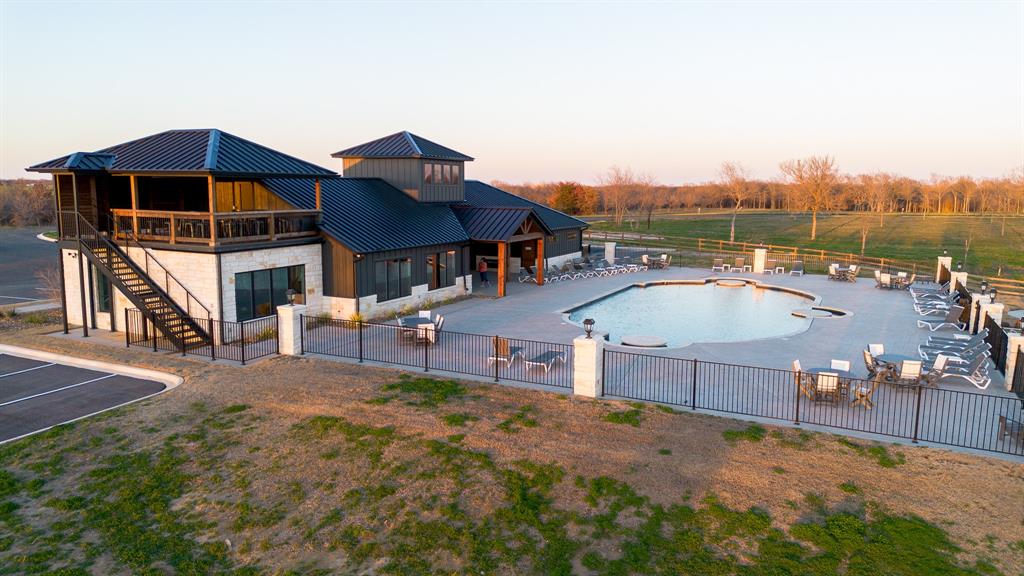 Waterfront Club - Land