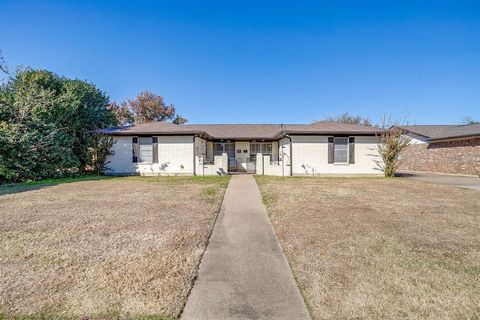 820 Ash Street Burleson TX 76028
