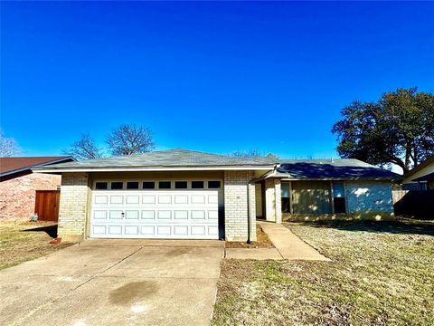 Photo of 2717 Concord Drive, Arlington, TX 76014 (MLS # 21173516)