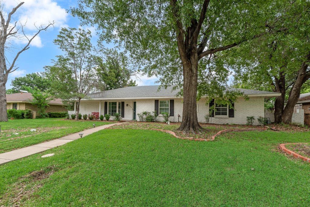 1906 Surrey Circle