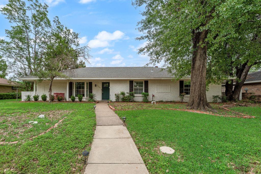 1906 Surrey Circle