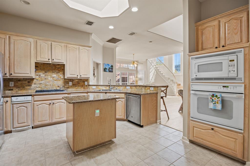 Villas Of Beacon Hill Stonecreek Village - Residential