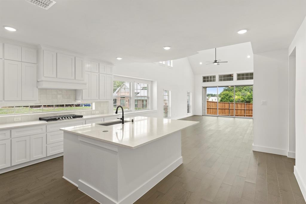 12814 Meadow Glen