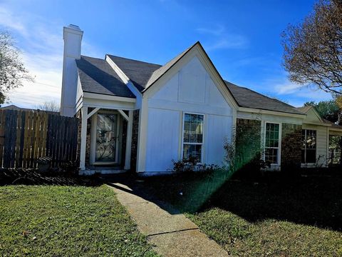 Photo of 817 Colchester Drive, Mesquite, TX 75149 (MLS # 21136402)