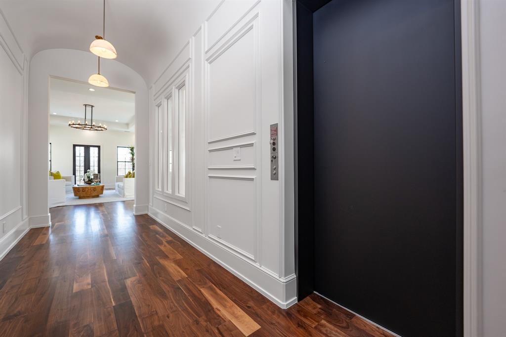 1230 Oak View Court