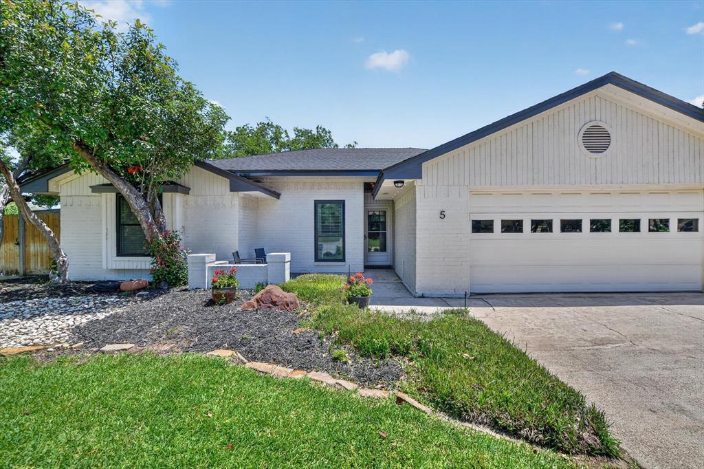5 Paint Rock Court