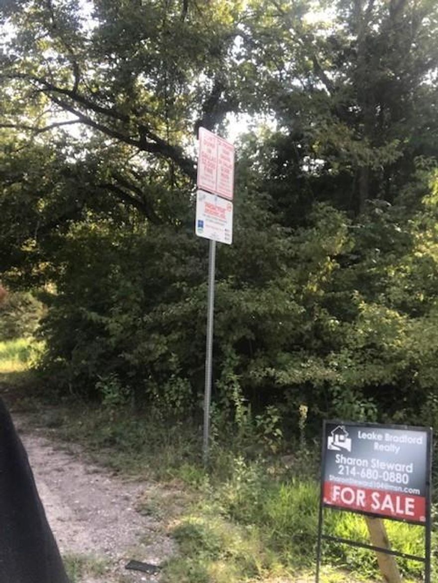Great lot to build your beautiful Residential dream home, only 10 min from Downtown, New construction taking place in the Carver Heights Subdivision and surrounding areas.