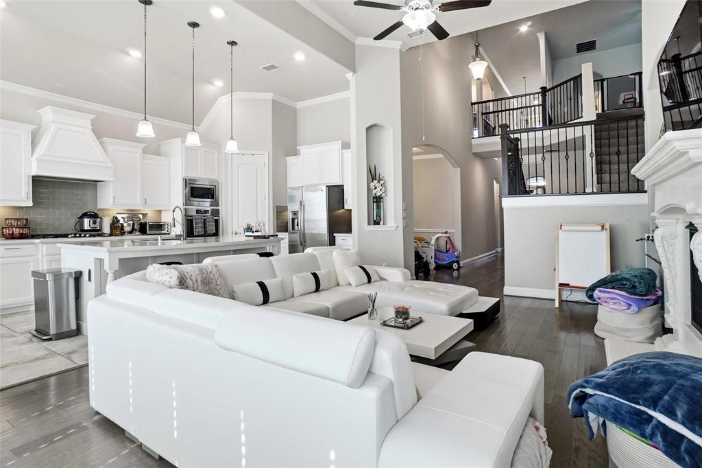 908 Canyon Oak Drive