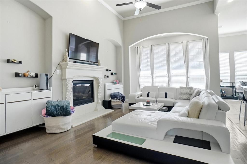 908 Canyon Oak Drive