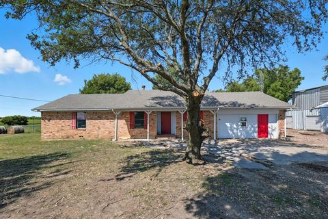 Photo of 1118 Private Road 425, Whitewright, TX 75491 (MLS # 21194856)