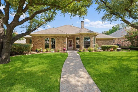 Photo of 2311 Heatherwoods Way, Carrollton, TX 75007 (MLS # 21313003)