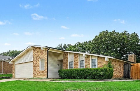 Photo of 3708 Pinewood Street, Bedford, TX 76021 (MLS # 21288420)