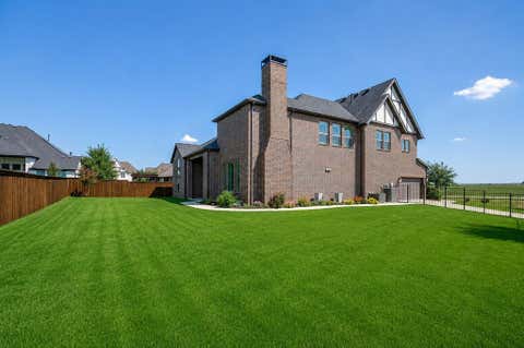 Photo of 13648 Leatherstem Lane, Fort Worth, TX 76008 (MLS # 21370560)