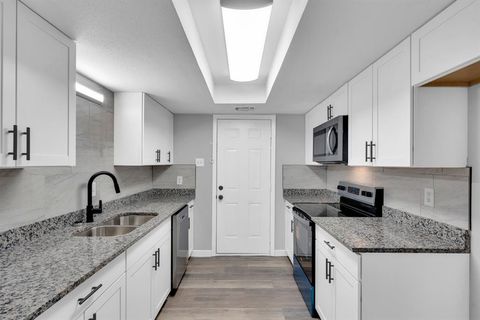 125 W Mountain Creek Drive 16 Grand Prairie TX 75052